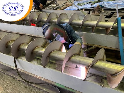 ออกแบบ ติดตั้ง Screw Conveyor